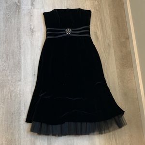 Talbot’s EUC Black Velvet Strapless Formal Dress